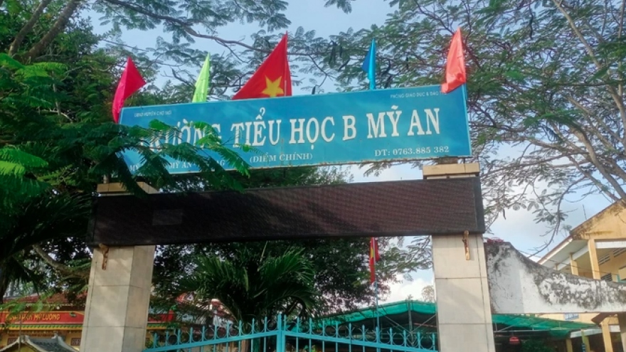 Hiệu trưởng ở An Giang gửi ảnh khỏa thân để dọa người tình